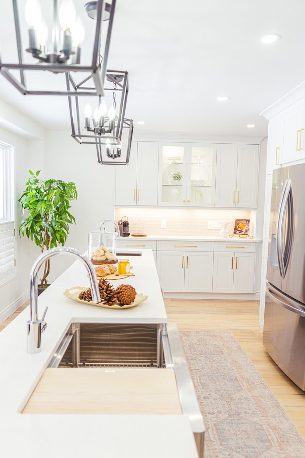 A kitchen designed by Melinda Sedgemore Design Inc. Hamilton Kitchen and Bath Designer
